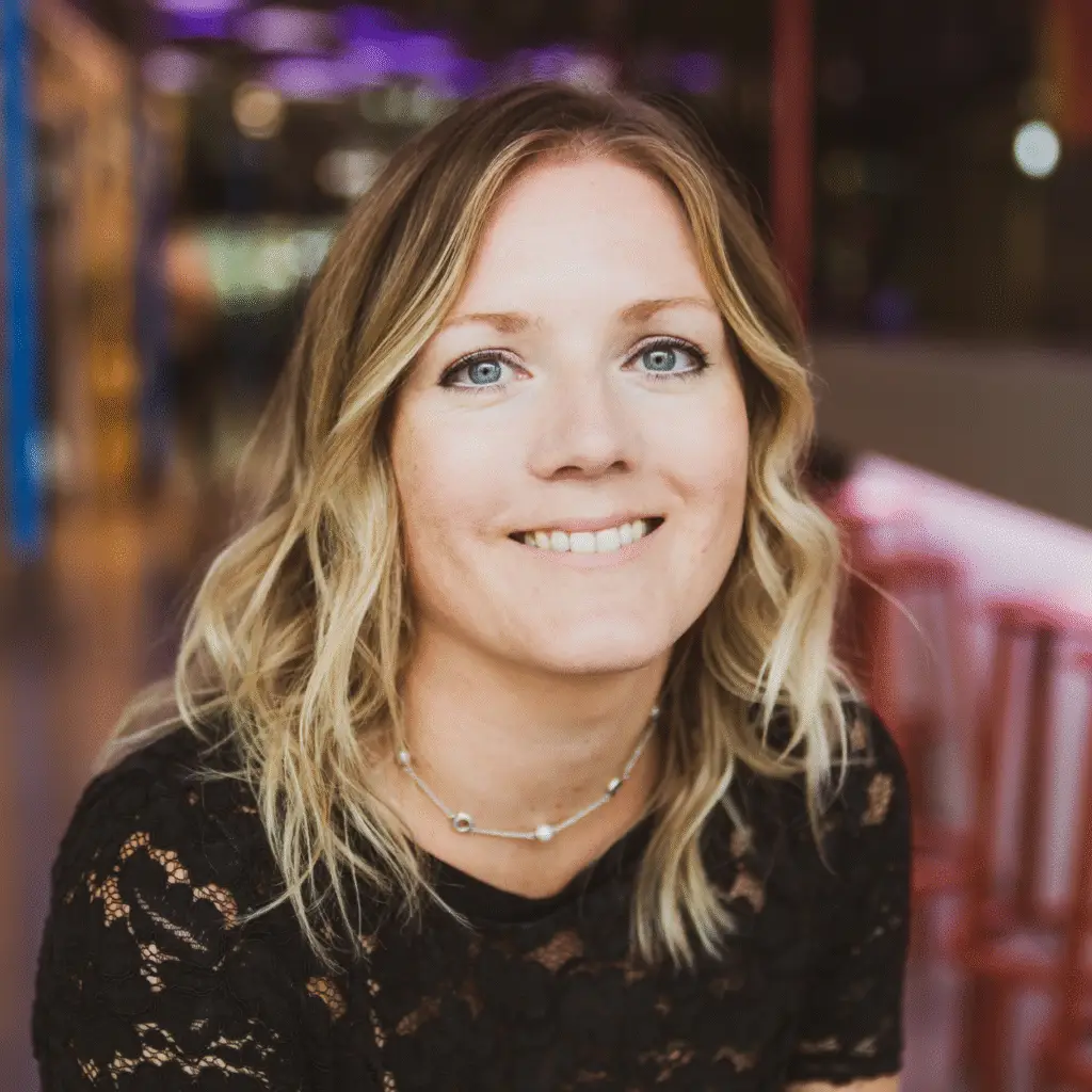 Ellie Yell People Edge